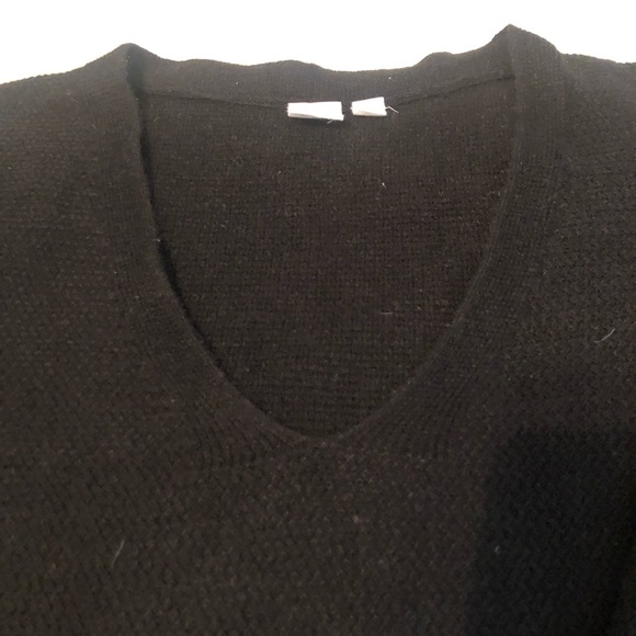 GAP Black V-neck Sweater - Picture 3 of 6